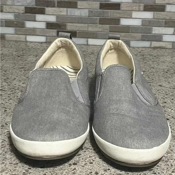 Taos Dandy Slip On Sneakers Grey Wash Canvas Shoes size 11 EUC - Picture 5 of 9